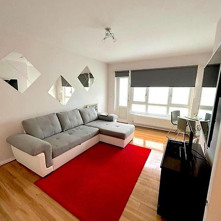 شقة 303 Alexandra Avenue Ha2 9Dx Pinner المظهر الخارجي الصورة