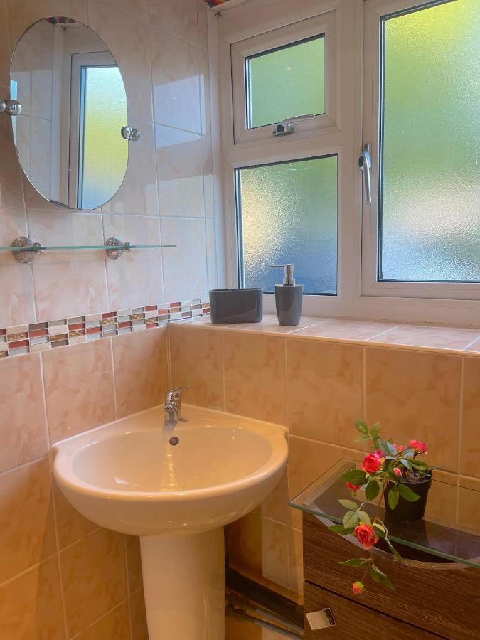شقة 303 Alexandra Avenue Ha2 9Dx Pinner المظهر الخارجي الصورة